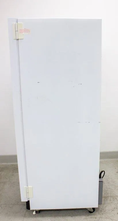 Fisher Isotemp Incubator Model 304 Refrigerated 10C-40C 32in Width Used