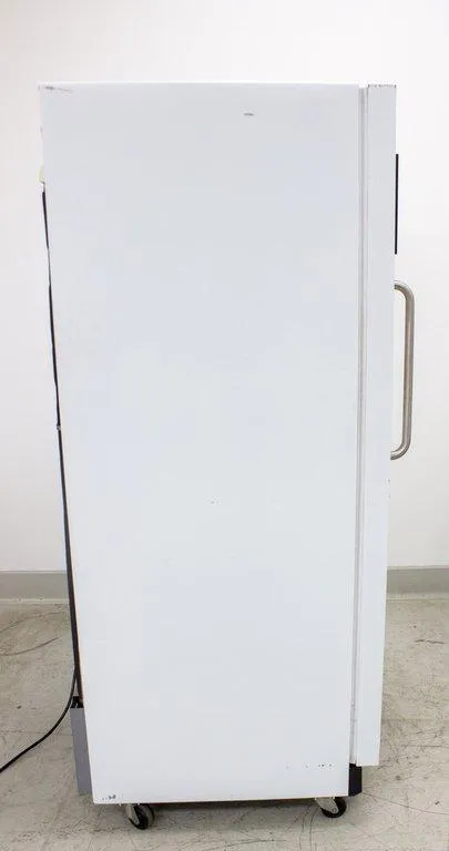Fisher Isotemp Incubator Model 304 Refrigerated 10C-40C 32in Width Used