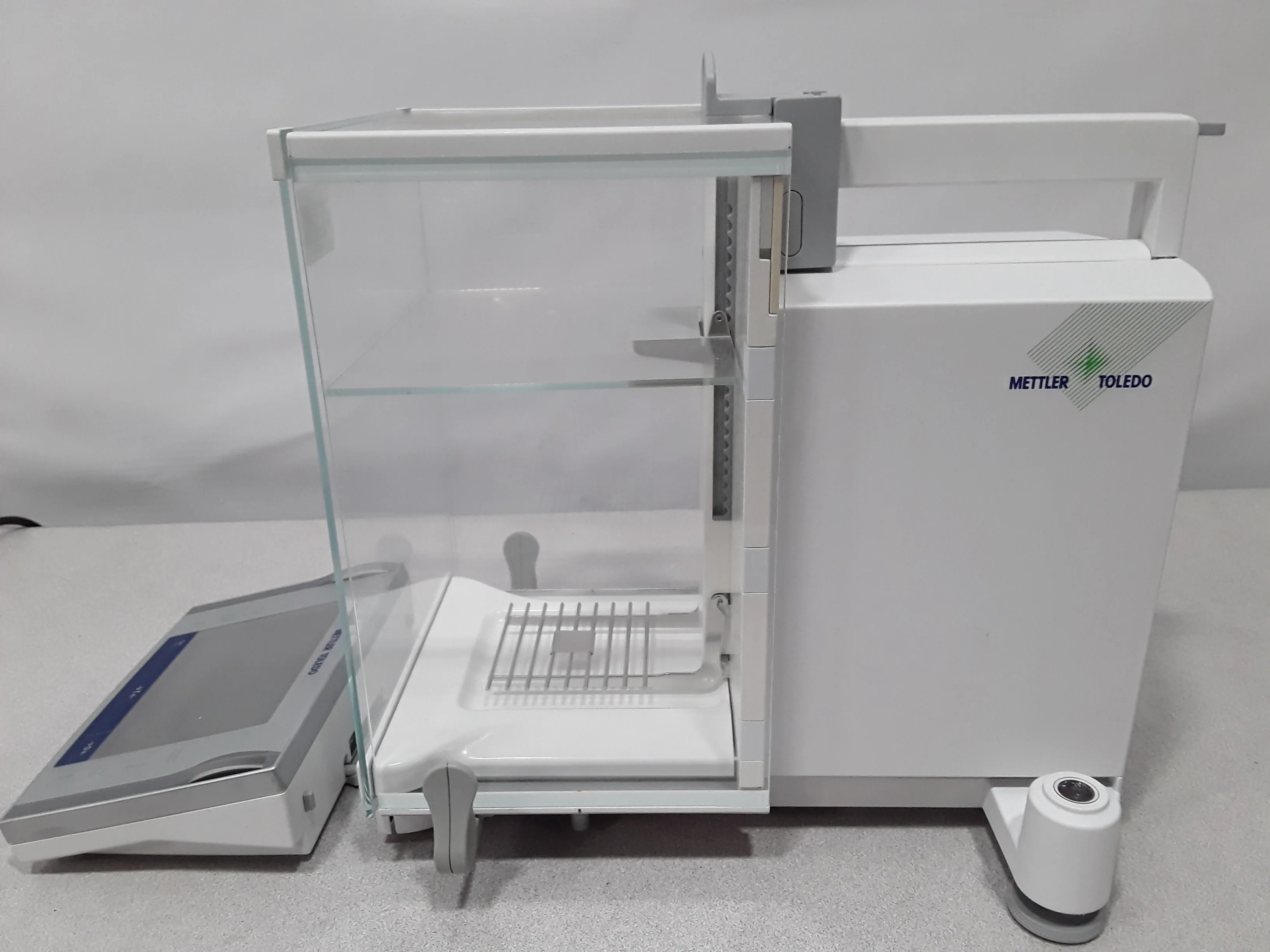 Mettler-Toledo XP204 Analytical Balance 220g/0.1mg SmartSens SmartGrid SmartScreen ProFACT