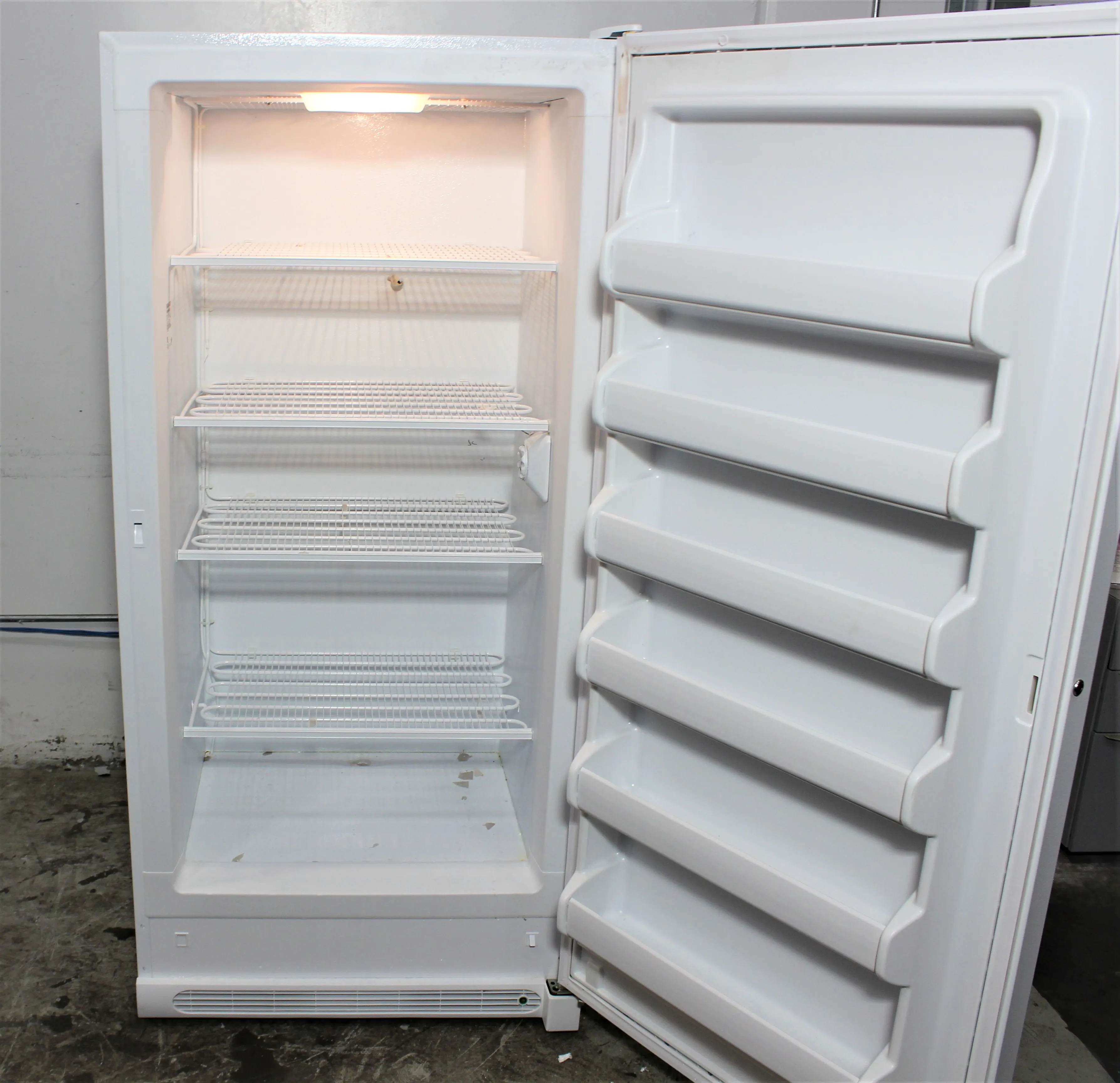 Kenmore 20.9 cu. ft. Freezerless Refrigerator 210424 - Class 1 Used Refrigerator