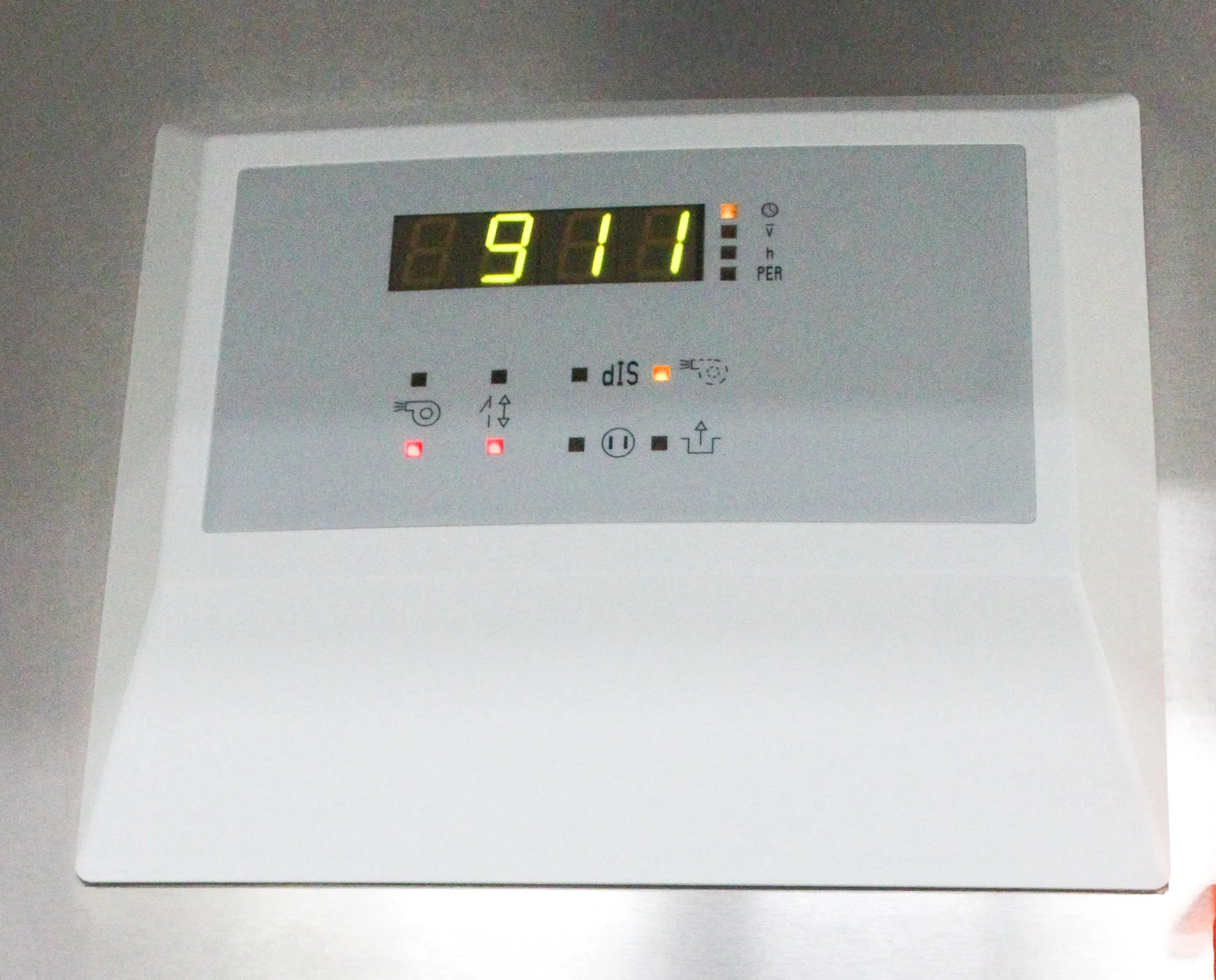 Thermo Scientific HERAsafe KS 18 Class II, Type A2 Biosafety Cabinet