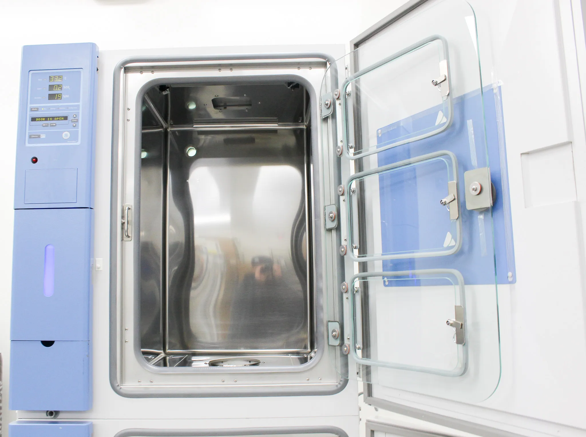 Thermo Scientific 3307 Forma Steri-Cult Dual Stack CO2 Incubator