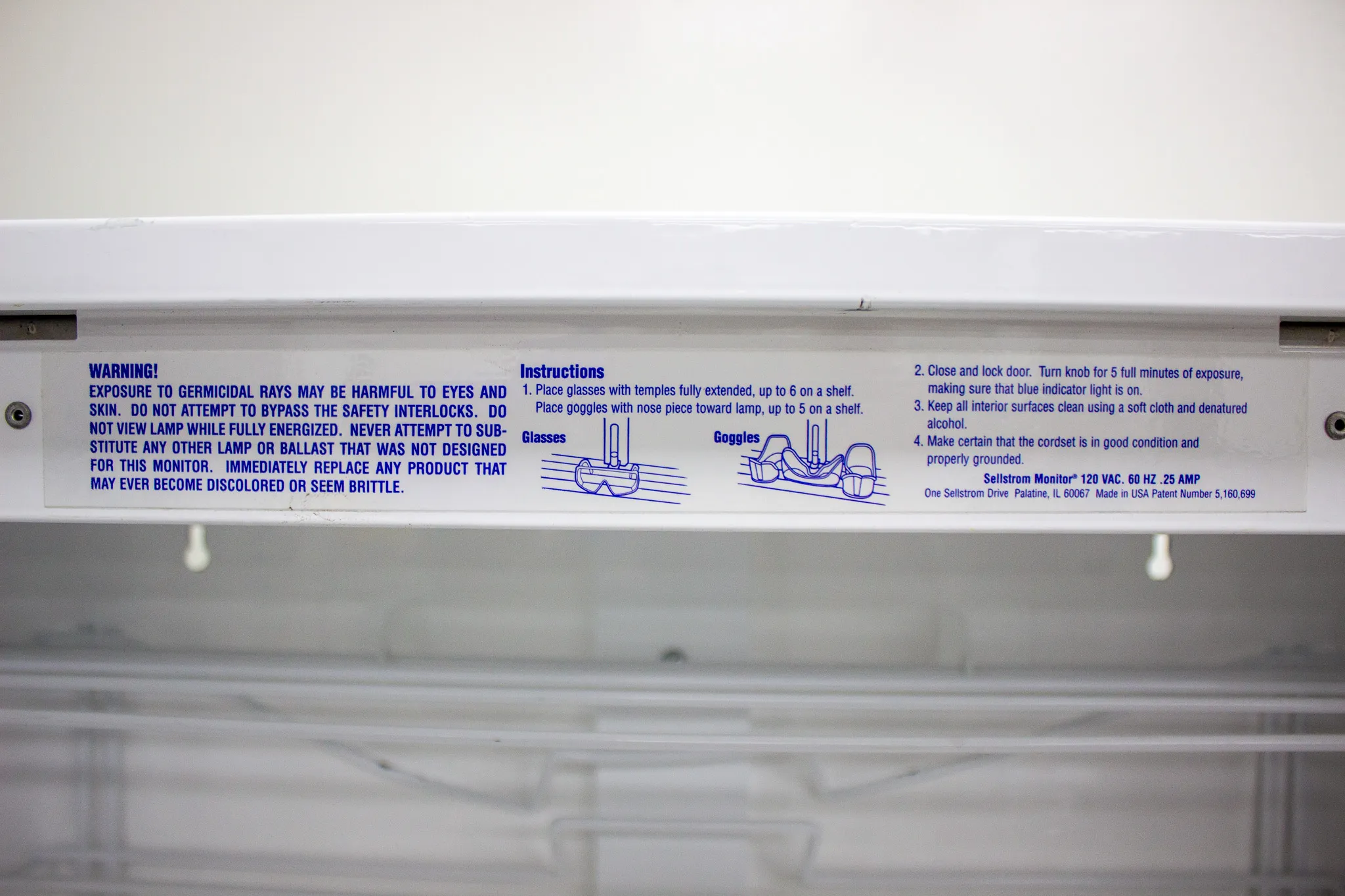 Sellstrom Monitor Ultimate Eyewear Germicidal Cabinet