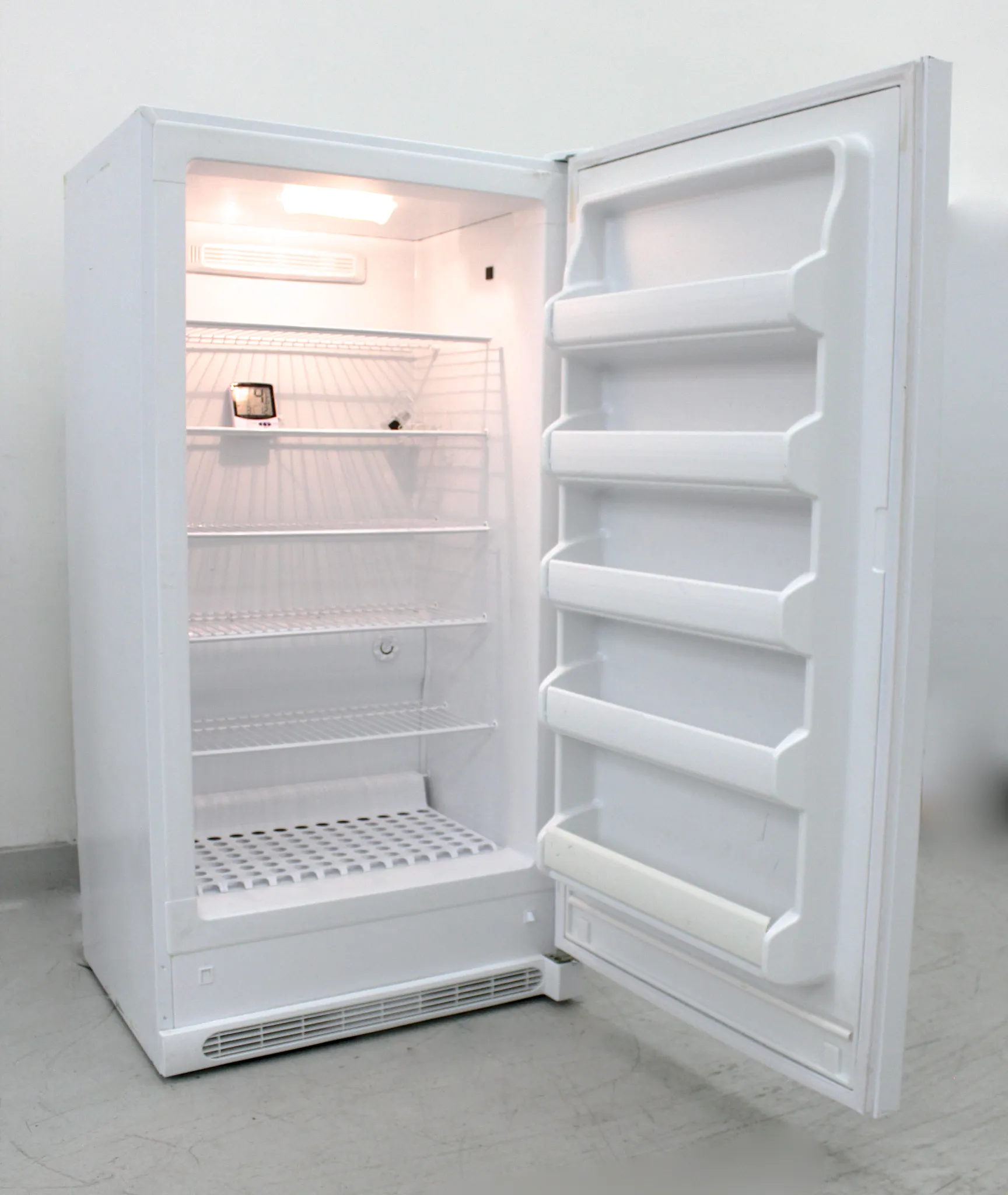 Frigidaire Lab Refrigerator Model FFRU17B2QWA White Single Door