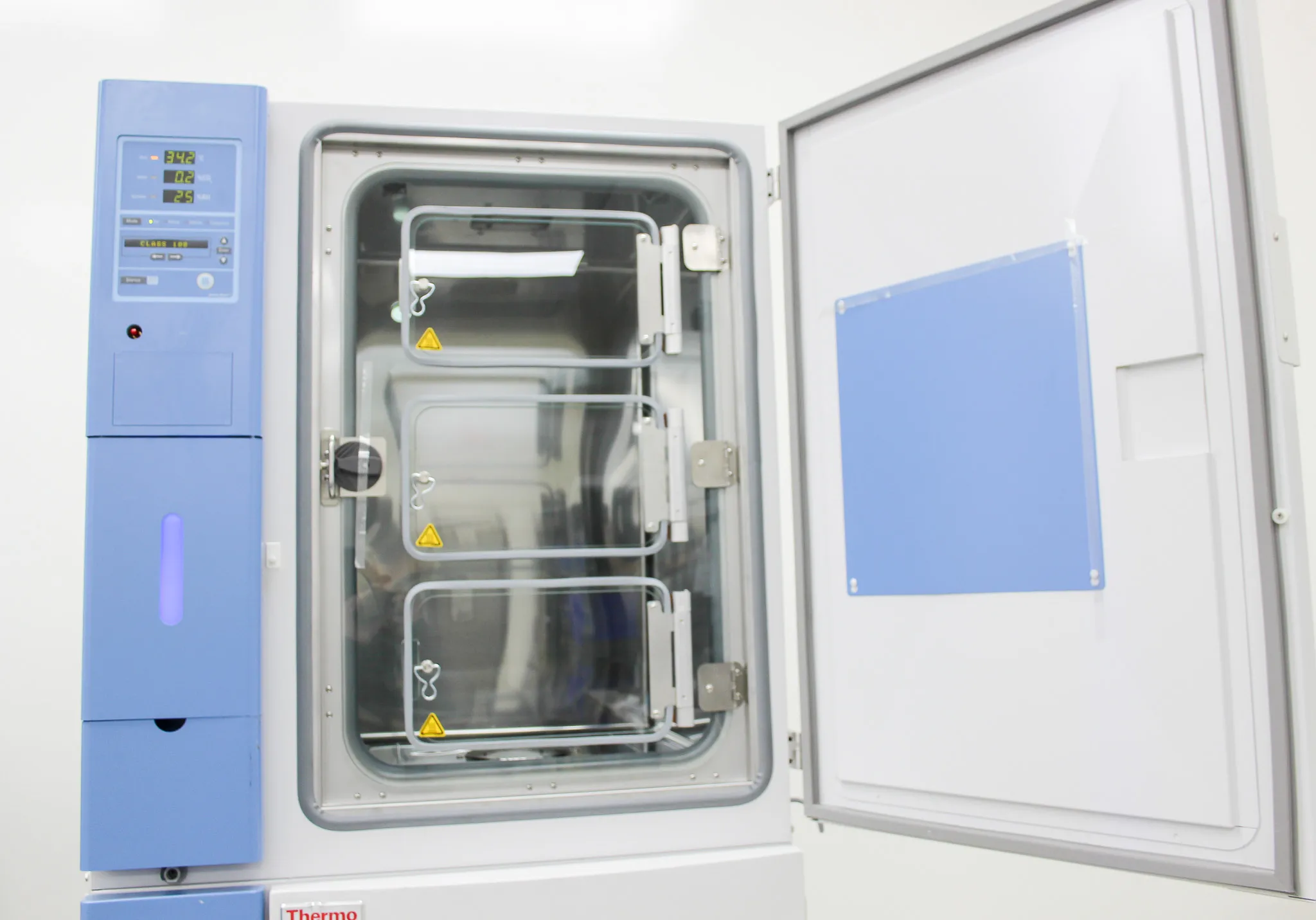 Thermo Scientific 3307 Forma Steri-Cult Dual Stack CO2 Incubator