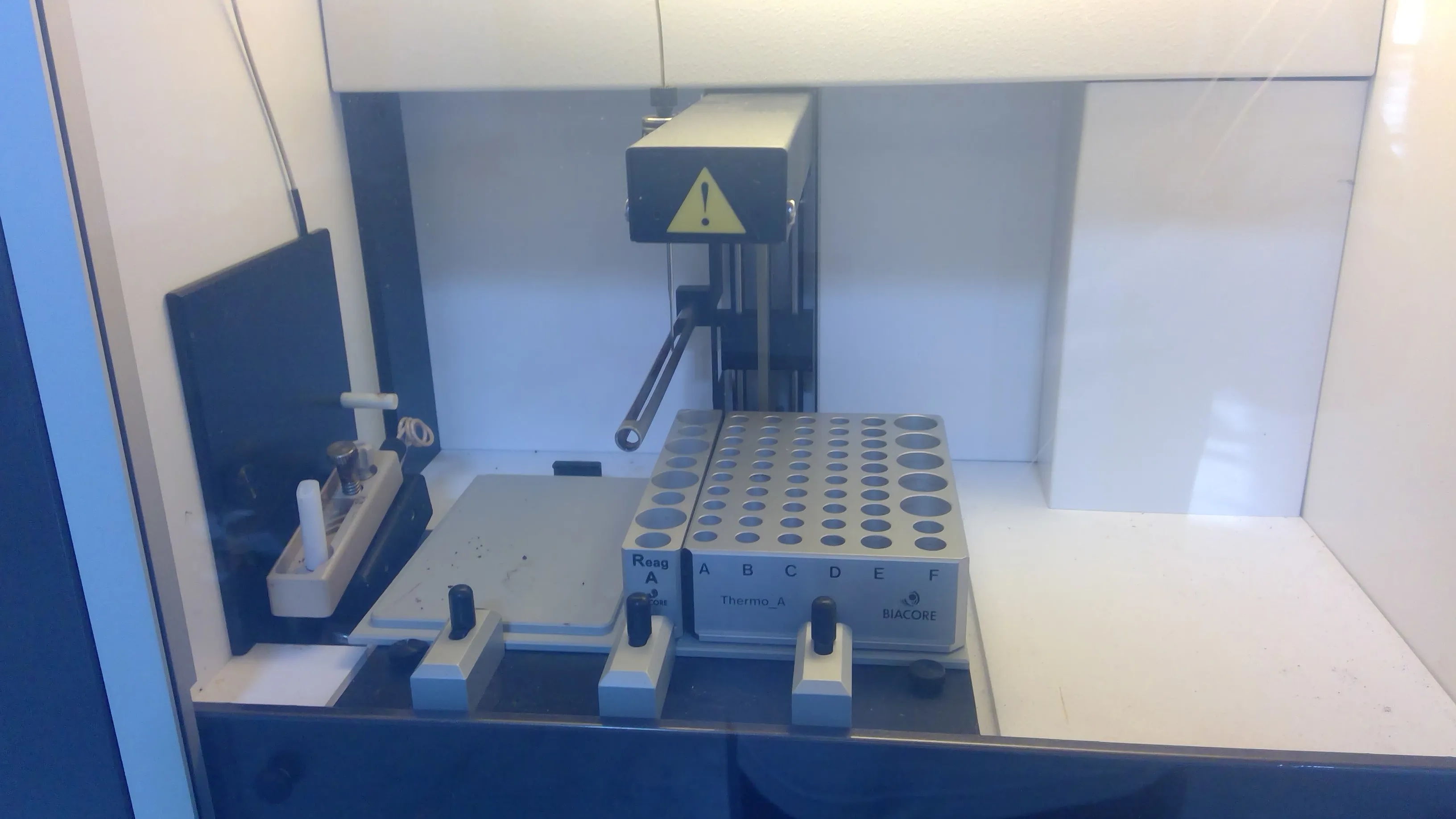 Biacore 3000 DNA Sequencer P (Poor) Used - Sold AS-IS missing components