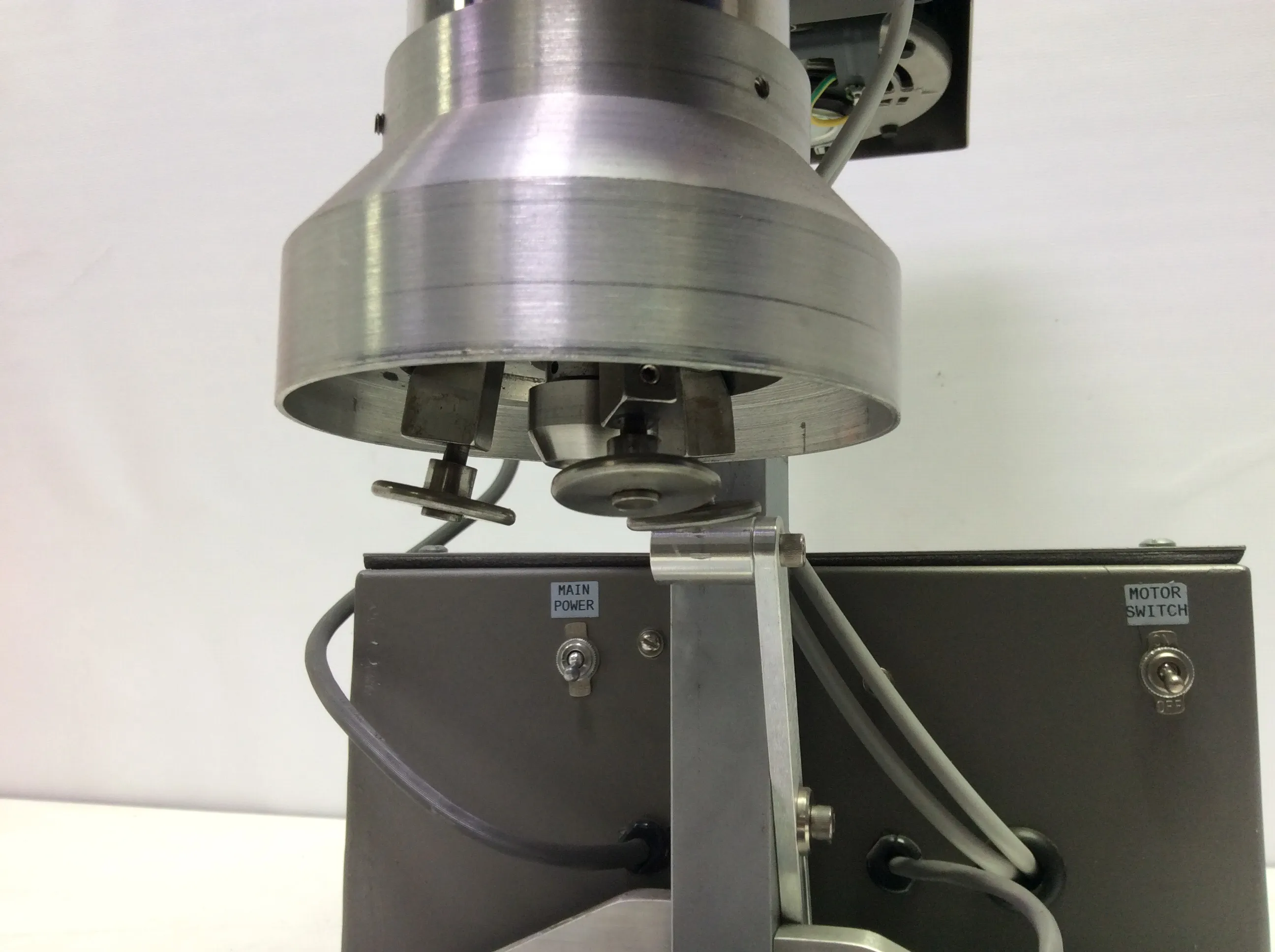Cozzoli Machine Company SC50T Lab Tabletop Screw Capper