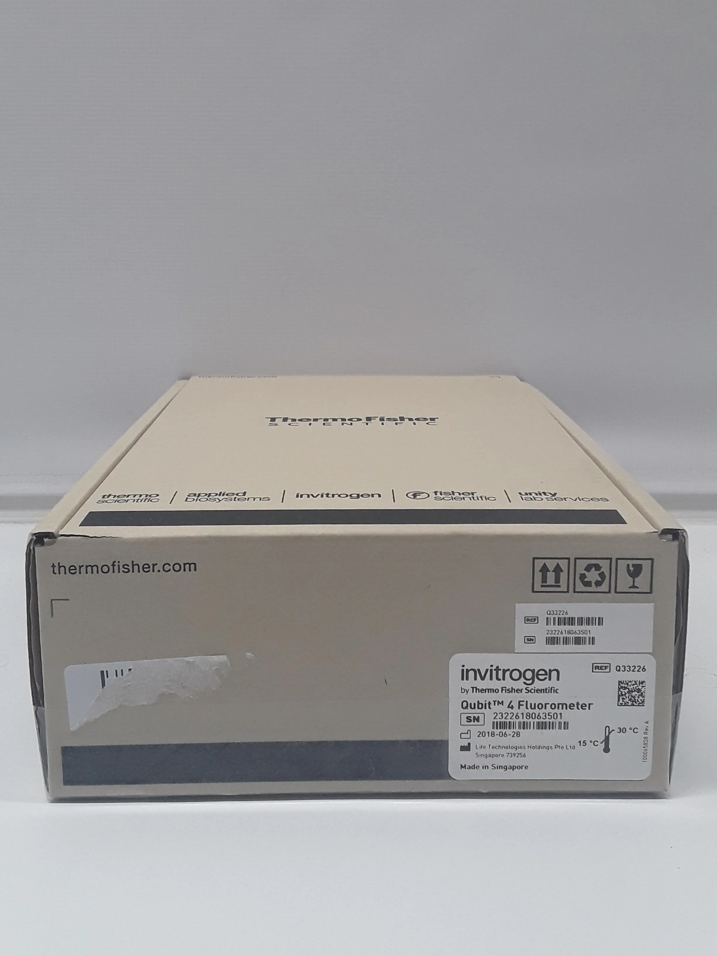 Invitrogen Qubit 4 Fluorometer DNA Synthesizer Q33226