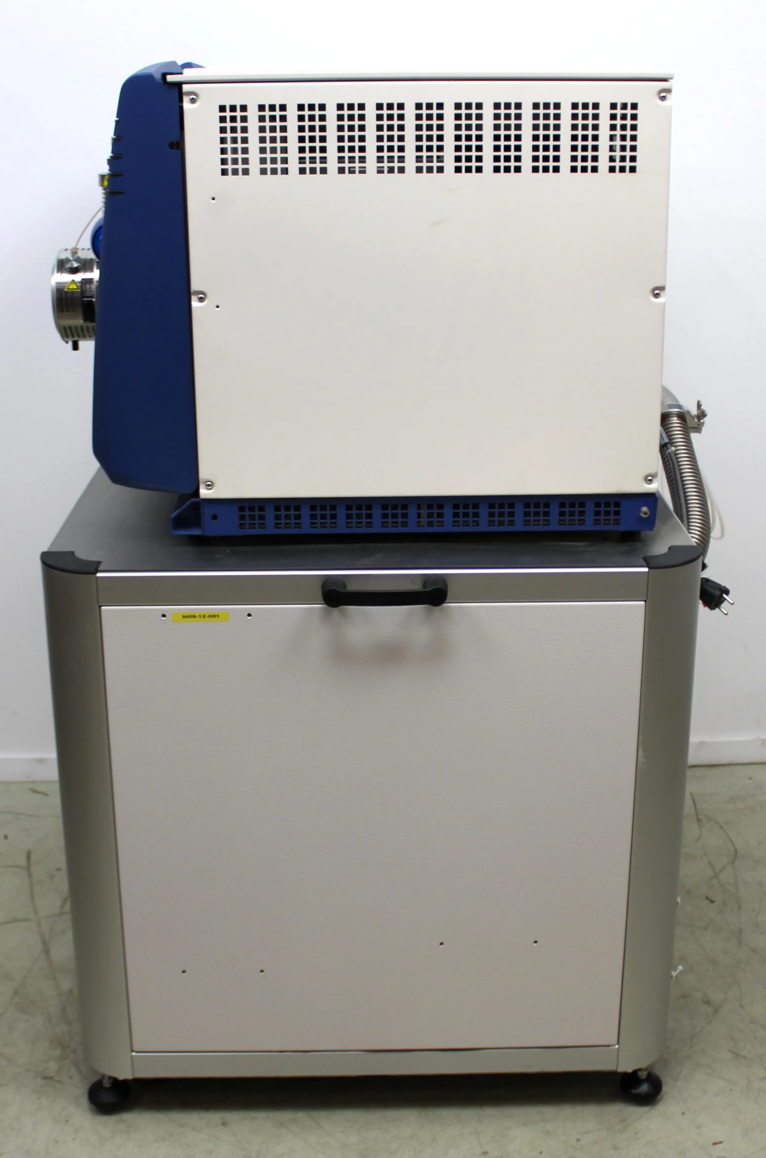 Applied Biosystems Sciex QTRAP 5500 Mass Spectrometer System with MS40+ Rotary Vane Pump and TABL3-1N MS Table