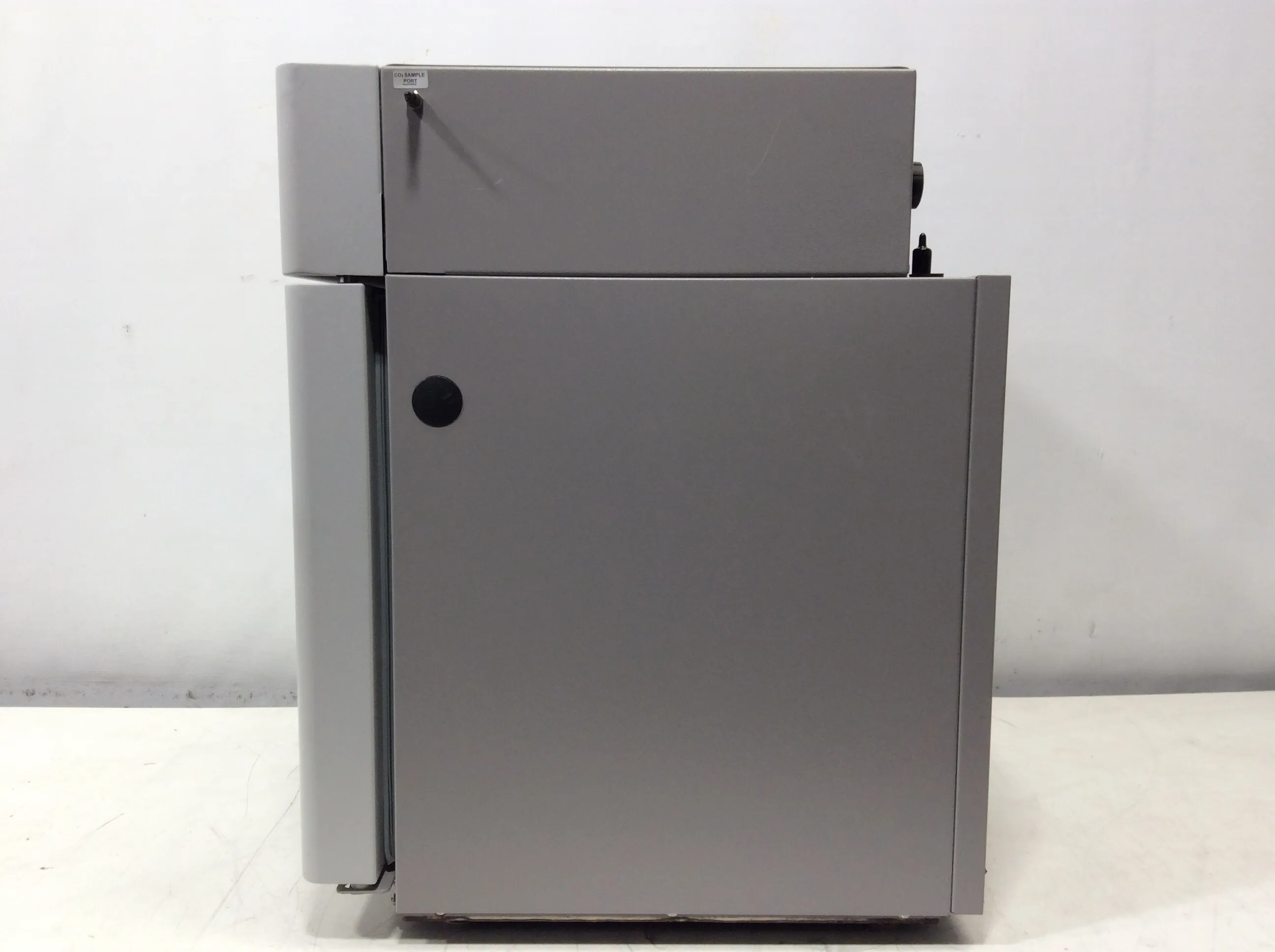 VWR 2310 Water Jacketed CO2 Incubator - Used