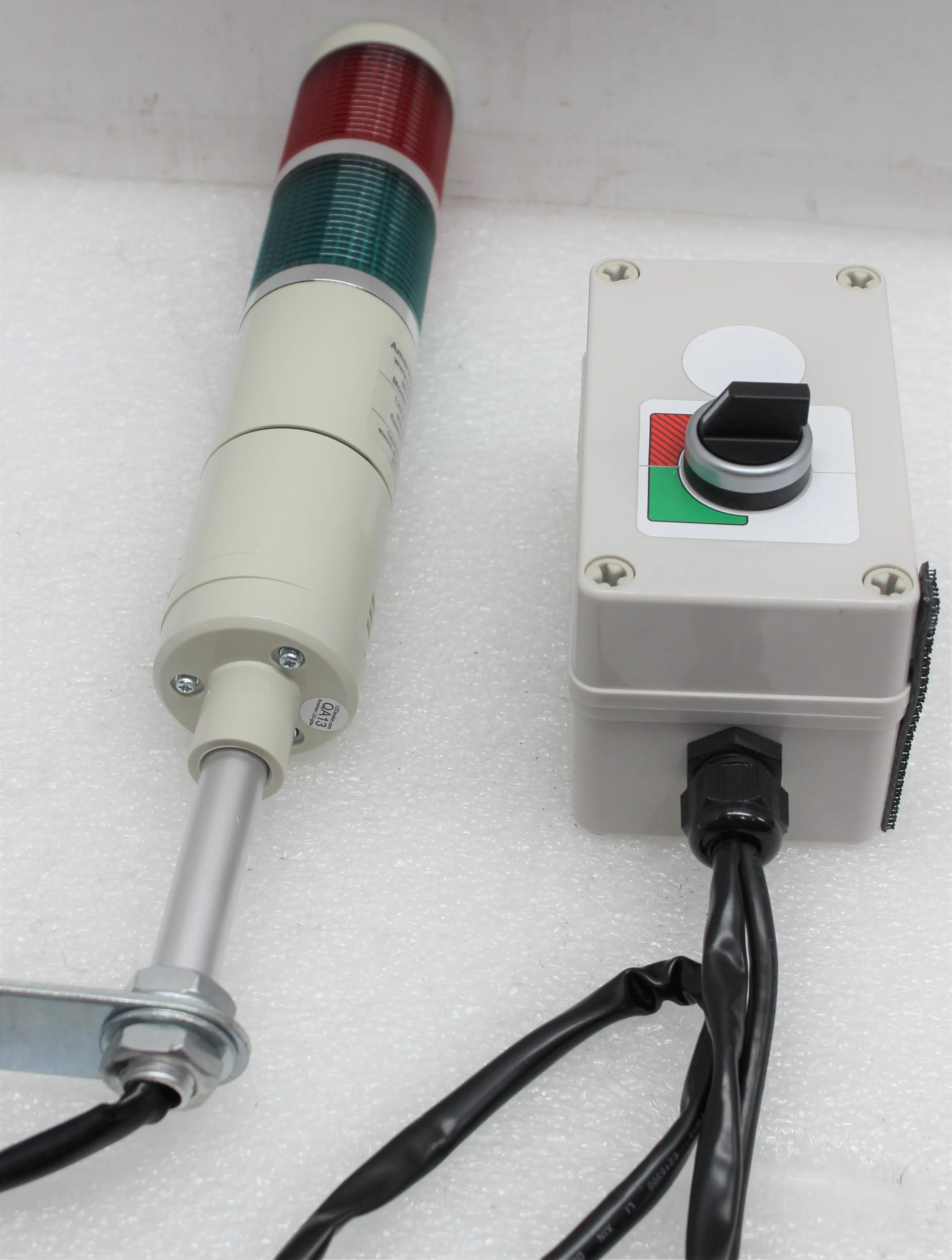 American Ledgible LD-5212-101 Lab Bench Tower Light Beacon