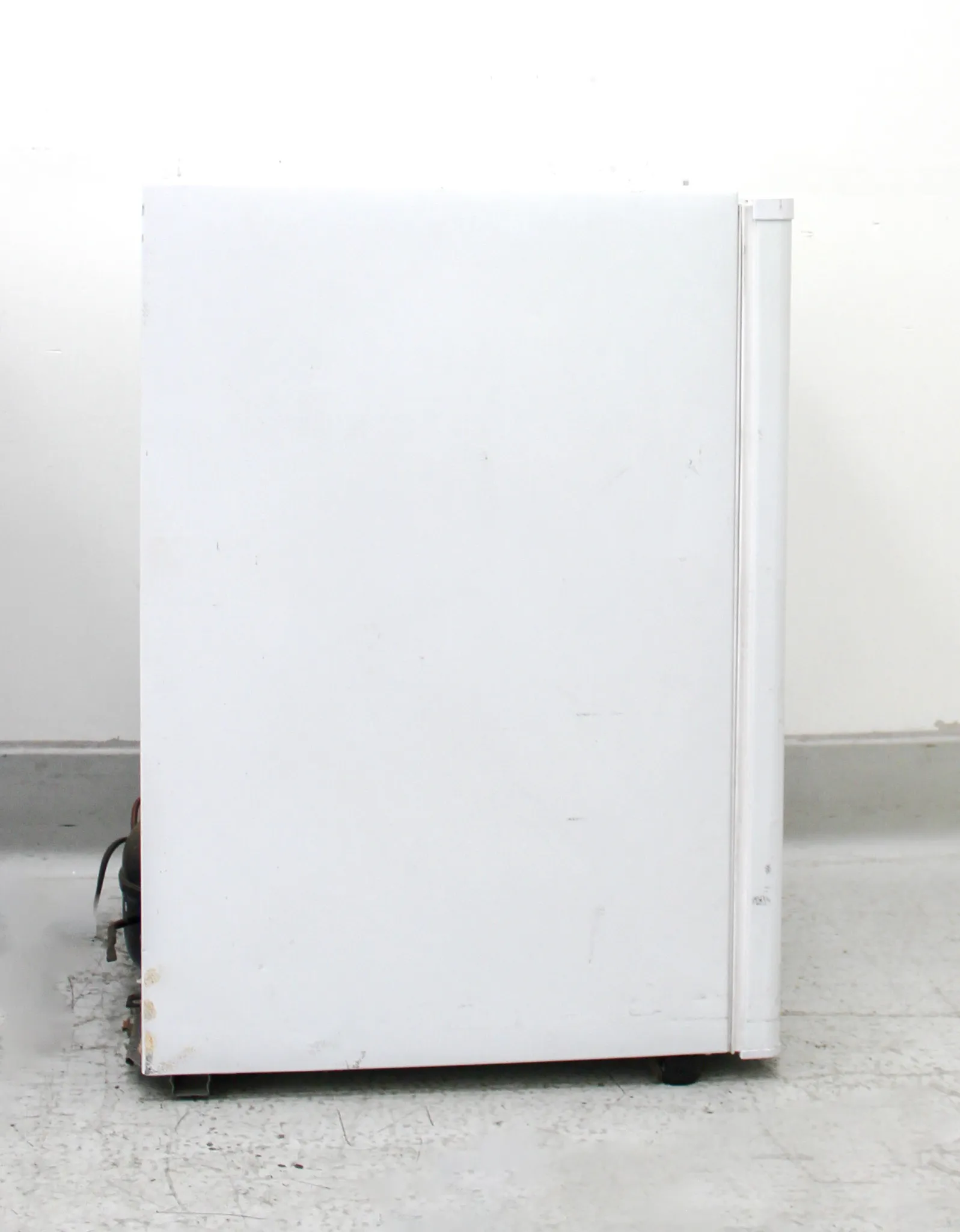 Summit 5 cu. ft. Upright Manual Defrost Freezer in White FS-60M