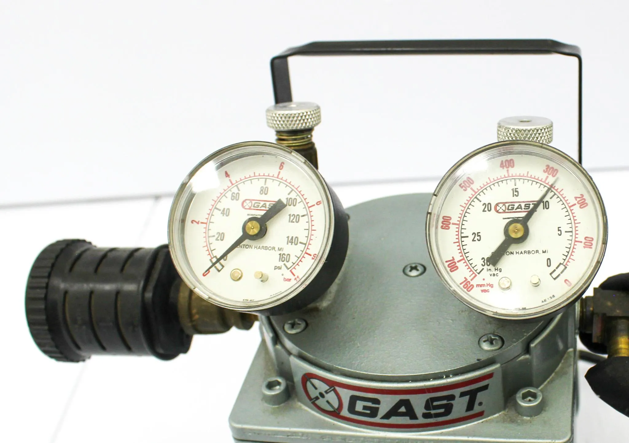 Gast Oil-less Vacuum Pump D0A-P104-AA Laboratory Equipment