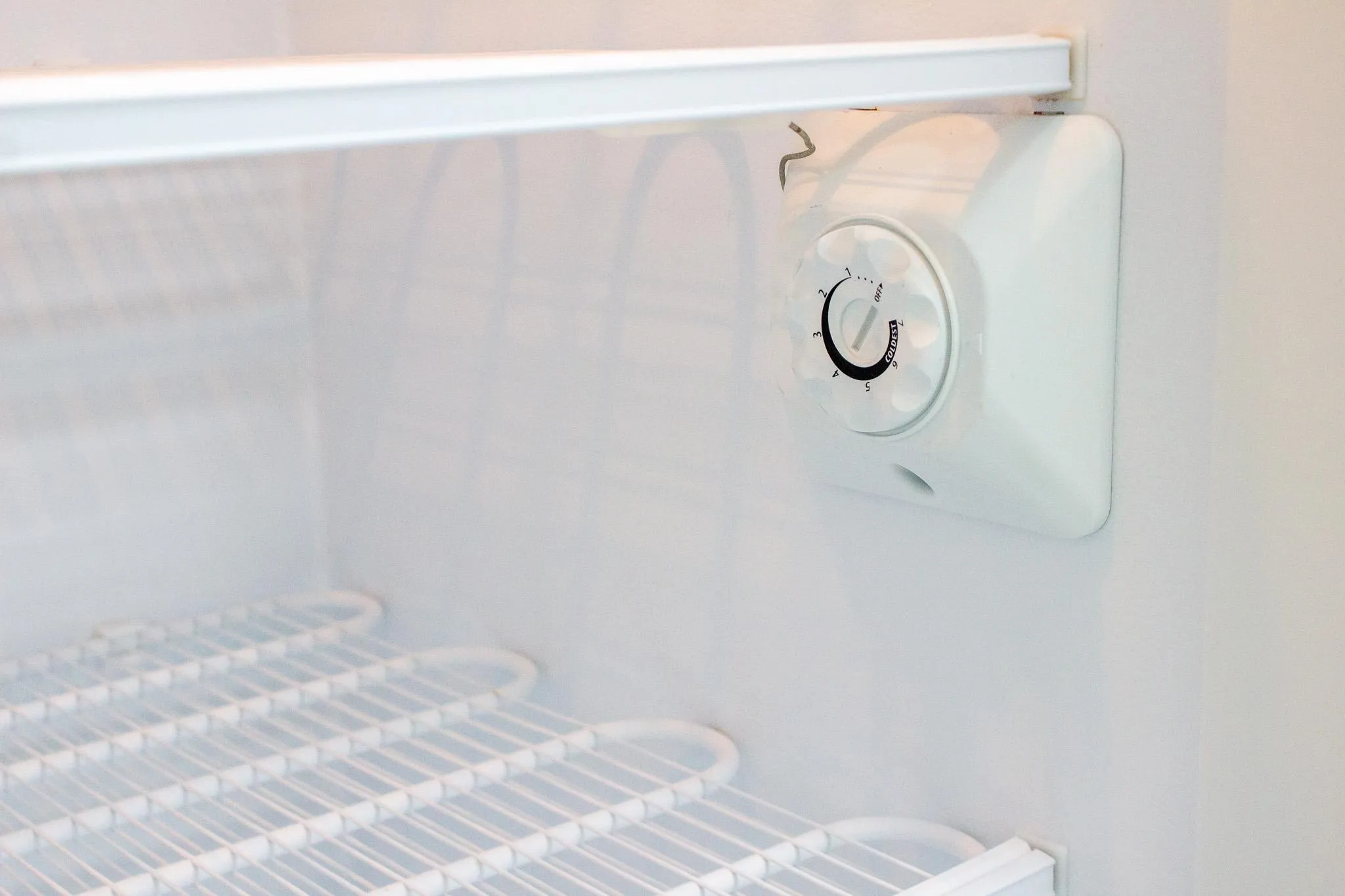 Frigidaire 20.9-cu ft Upright Freezer (White) Model #FFFU21M1QWE