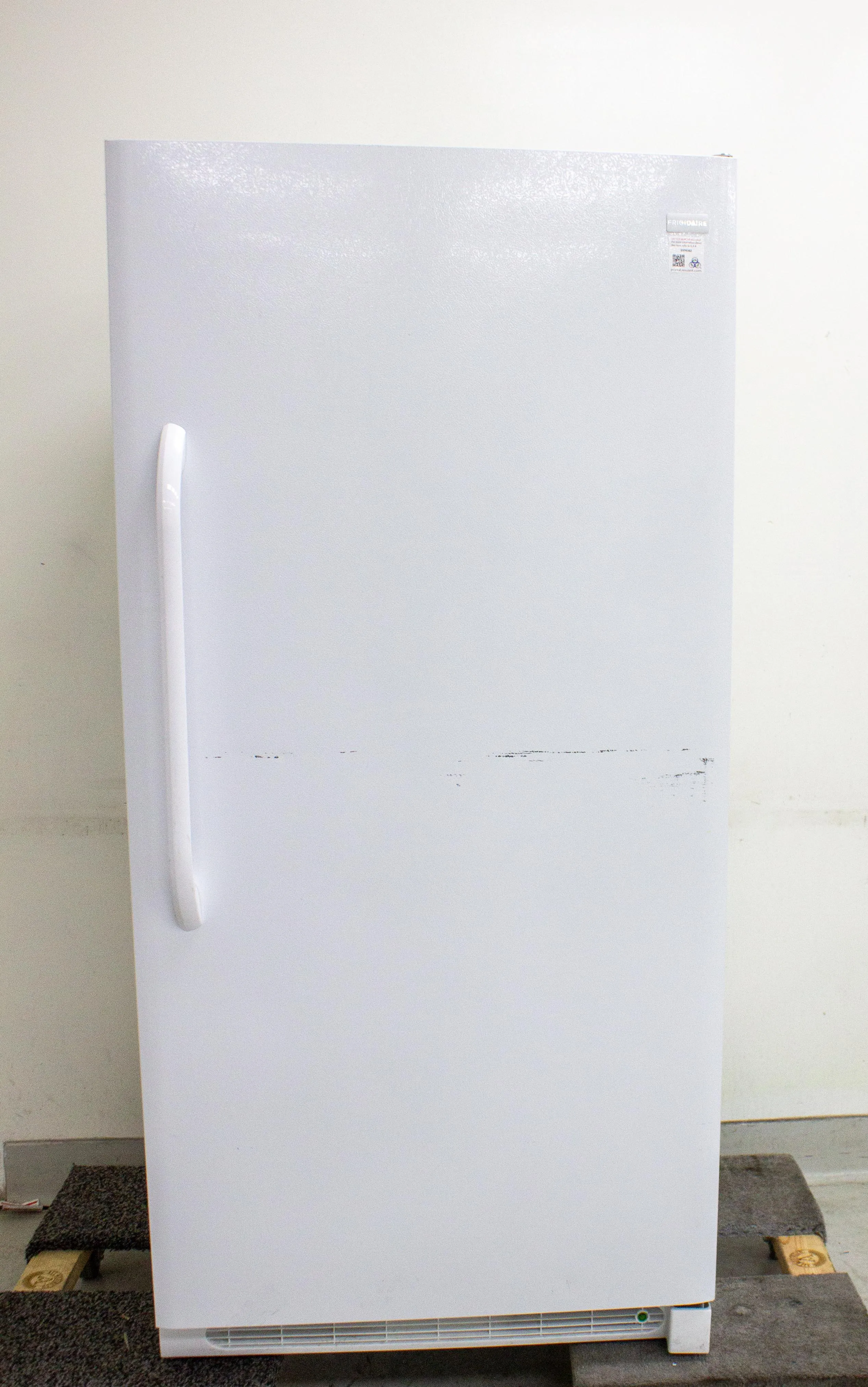 Frigidaire 20.9-cu ft Upright Freezer (White) Model #FFFU21M1QWE