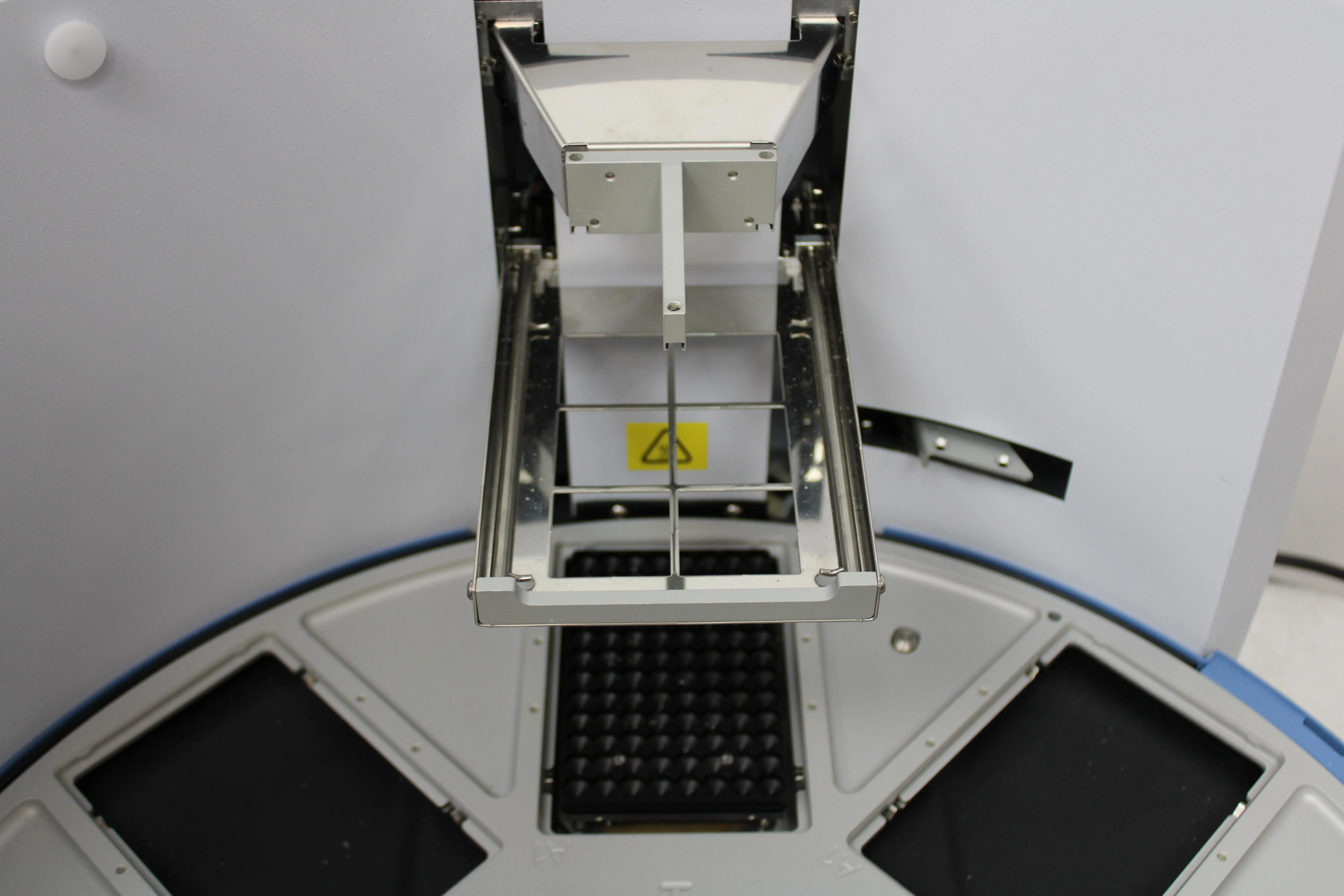 Thermo Fisher Scientific KingFisher Flex DNA Purification System 5400630 240V 50Hz/60Hz Used